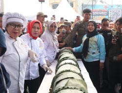 Pemkot Bandar Lampung Catat Rekor MURI Makanan Khas Lampung ‘Segubal’ Terpanjang dan Terbesar di Dunia