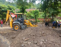 Walikota Eva Dwiana Siapkan Bantuan  Korban Longsor