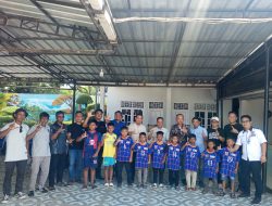 Sekda dan Bapak Pembangunan Mesuji Khamami Lepas Atlet Bola U-9