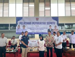 Bupati Mesuji Buka Pelatihan Pembuatan Sepatu dan Terima Bantuan CSR Peralatan Produksi