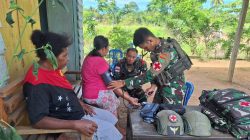 SATGAS PAMTAS Statis YONIF 143/TWEJ Gelar Pelayanan Kesehatan Gratis Bagi Masyarakat Perbatasan