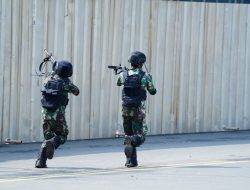 Bersama Tuhan Menyerbu Dari Langit: Ratusan Prajurit TNI Terjun di Morowali