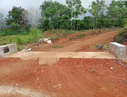 Pemdes Tanjung Aur Menyelsaikan Pembagunan Plat Deker, Tahun Anggaran 2025 Dana Desa.