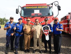 Wakil Wali Kota Bekasi hadiri Serah Terima Hibah Kendaraan Dinas Operasional Damkar dari Pemprov DKI Jakarta di Monas