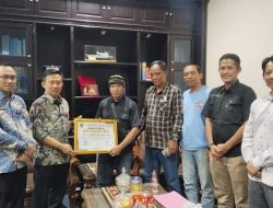 Penghargaan Artha Prasasana Karya Dari Aliansi Tunas Lampung  Di Berikan Kepada Sekdaprov Marindo