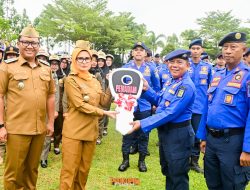 Pemkab Pesawaran Gelar Apel Mingguan Sekaligus Penyerahan Kendaraan Damkar Hibah Pemrov DKI Jakarta