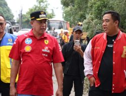 Jalan Provinsi Ambles di Narogong, Tri Adhianto Turun Langsung ke Lokasi