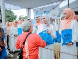 Ketua TP PKK Ibu Purnama Wulan Sari Mirza Bagikan Takjil di Mahan Agung, Bagikan Sedikitnya 800 Paket Takjil kepada Masyarakat
