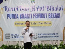 Wawali Harris Bobihoe Akrab Dan Benyanyi Bersama Para Pensiunan Pemkot Bekasi