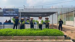 Takjub dengan Kreativitas Warga Binaan, Kepala Bea Cukai Bandar Lampung Pesan Miniatur Kapal Patroli