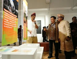 Sekdaprov Marindo Buka Pameran Kayu Ara di TMII, Pemprov Dukung Karya Budayawan Lampung Anshori Djausal