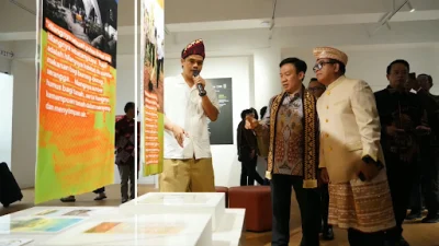 Sekdaprov Marindo Buka Pameran Kayu Ara di TMII, Pemprov Dukung Karya Budayawan Lampung Anshori Djausal